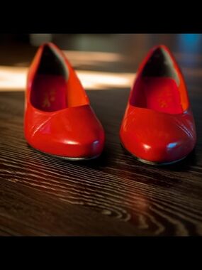 925fit SOSoft Vibrant Red Leather Heels Size 7